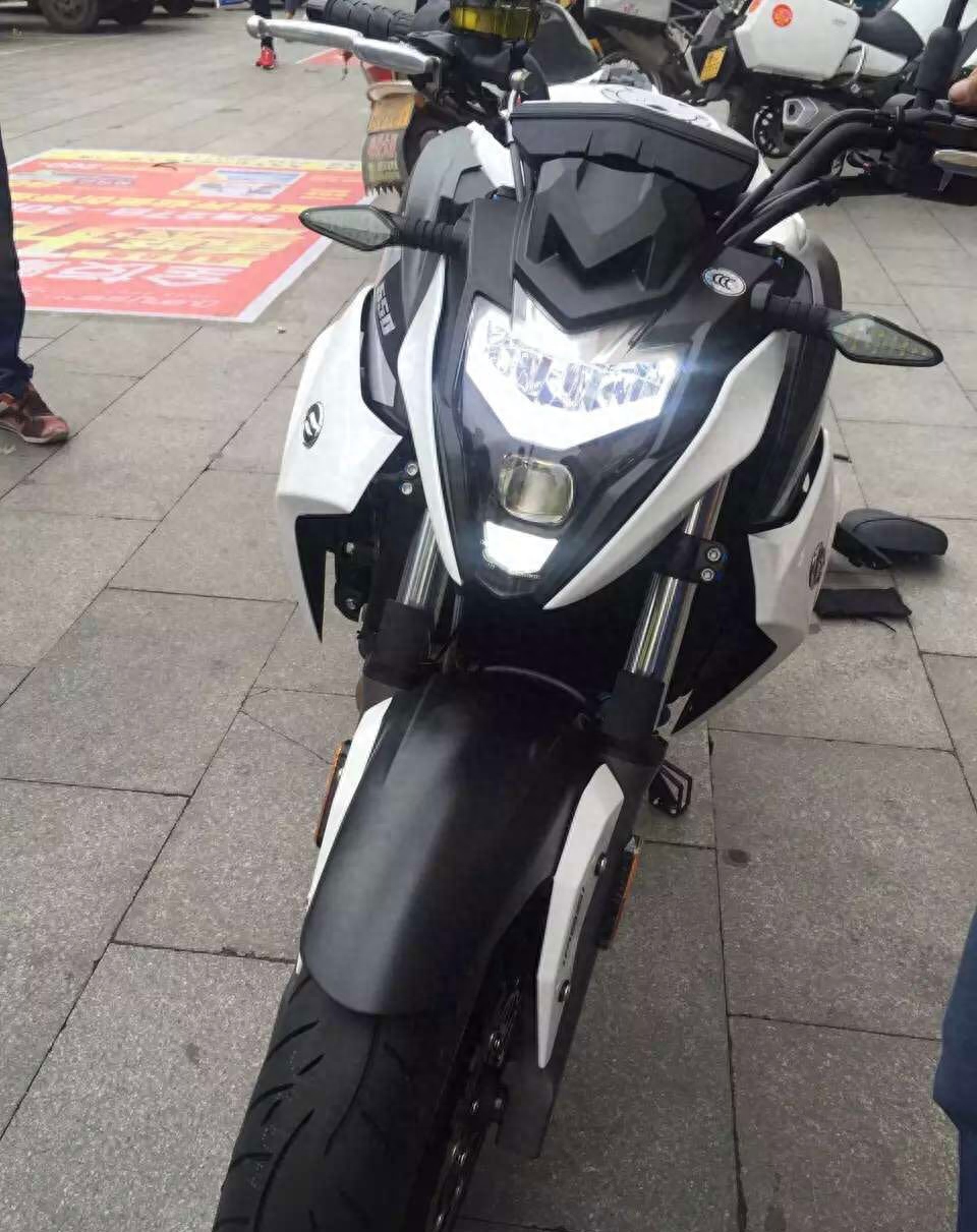 39800元提回春风650nk，开启运动模式，它就像头小野兽